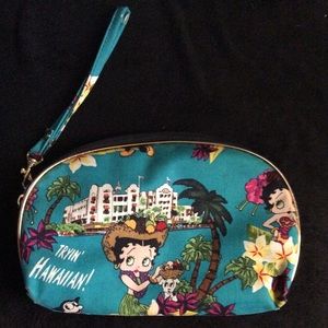 Betty Boop “Tryin’ Hawaniian” zippered pouch